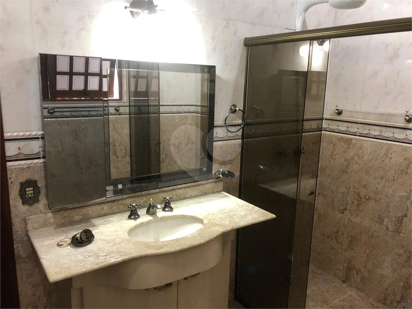 Sobrado à venda com 4 quartos, sendo 3 suítes, em Alto da Boa Vista, São Paulo, SP