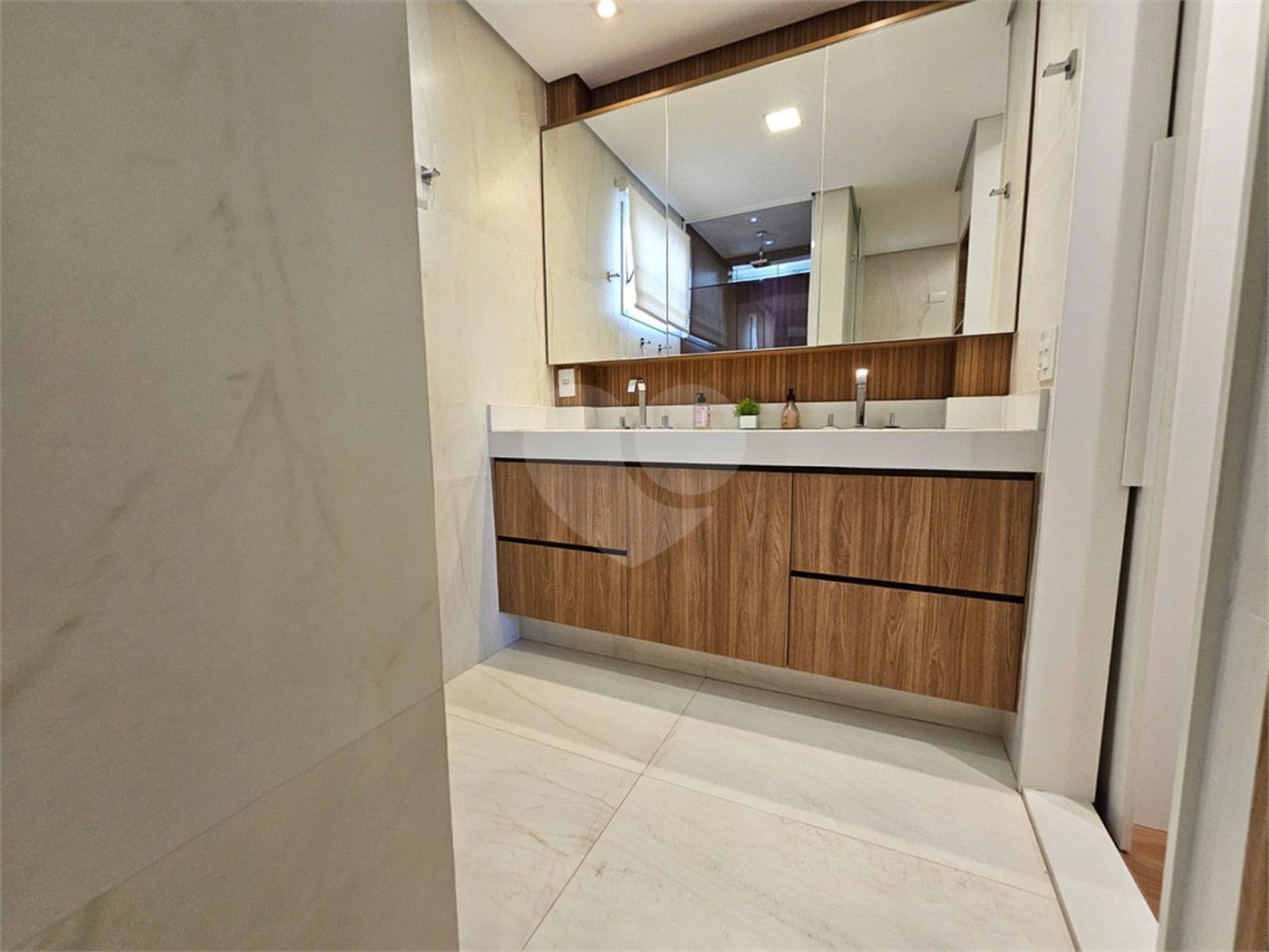 Apartamento à venda com 3 quartos, sendo 1 suíte, em Santo Amaro, São Paulo, SP