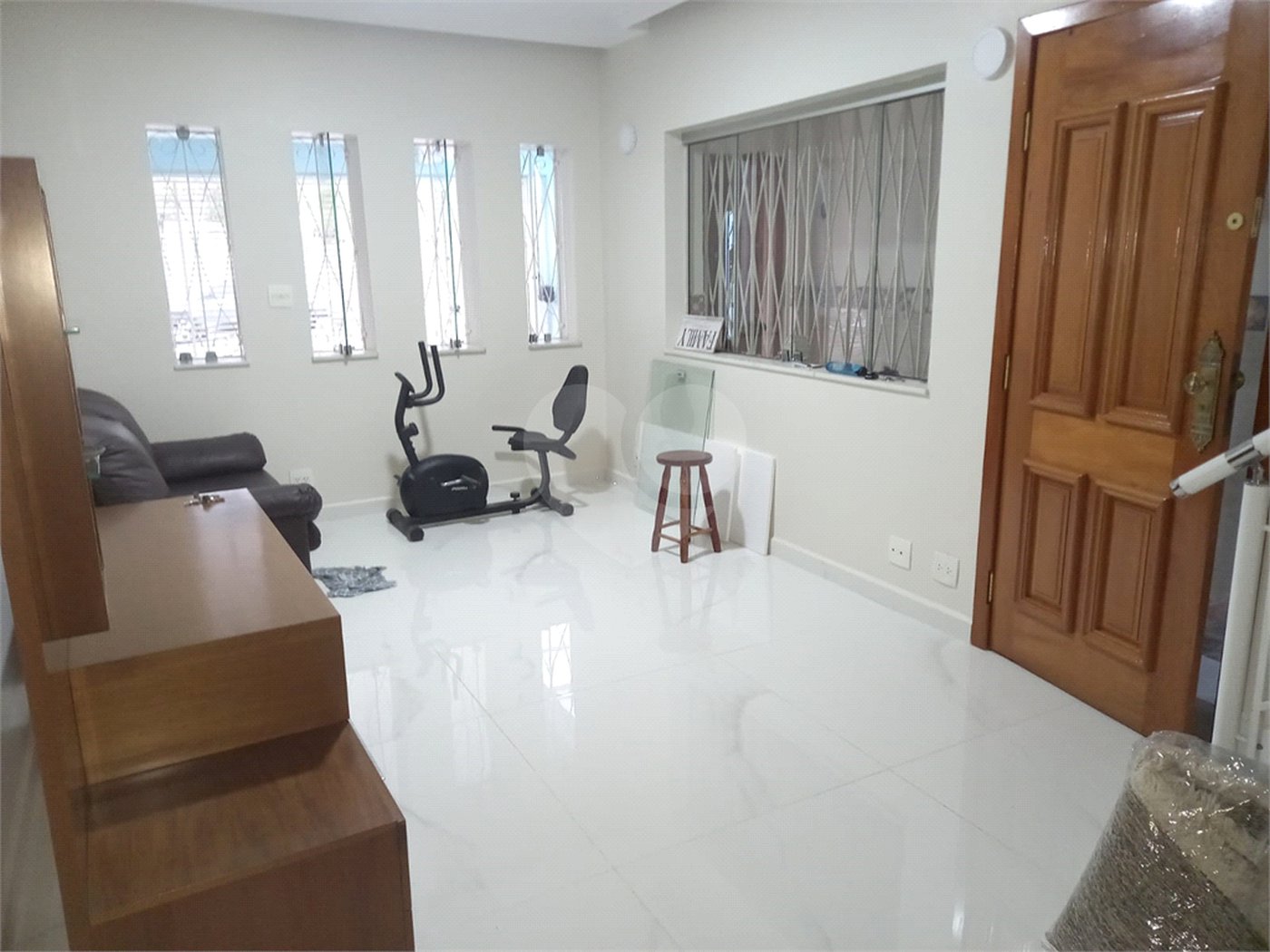 Sobrado à venda com 4 quartos, sendo 2 suítes, em Vila Hamburguesa, São Paulo, SP