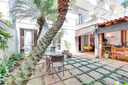 Casa à venda com 3 suítes no condomínio Vila Versalhes, São Paulo - SP