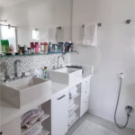 Casa à venda com 4 quartos, sendo 2 suítes, no condomínio Casas de Windsor, São Paulo - SP