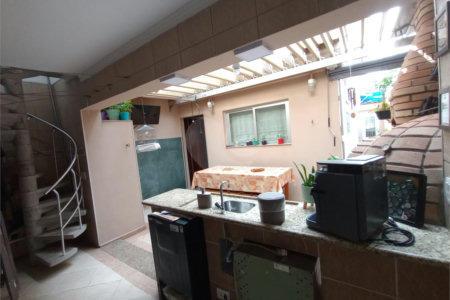 Sobrado à venda com 4 quartos, sendo 1 suíte,  em Jardim Prudência, São Paulo, SP
