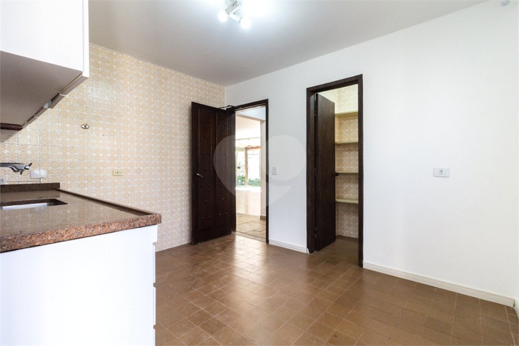 Sobrado à venda com 4 quartos, sendo 2 suítes, em Alto de Pinheiros, São Paulo, SP