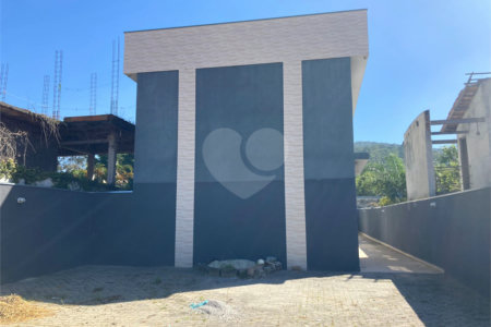 Casa à venda com 2 suítes no condomínio Villagio, Mogi das Cruzes - SP