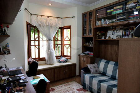 Casa à venda ou para alugar com 3 suítes em Vila Petrópolis, Atibaia, SP