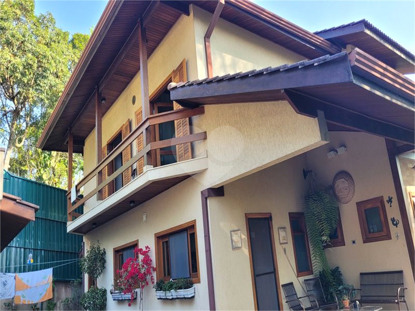 Casa à venda com 4 quartos, sendo 2 suítes, no condomínio Alpes da Cantareira, Mairiporã - SP