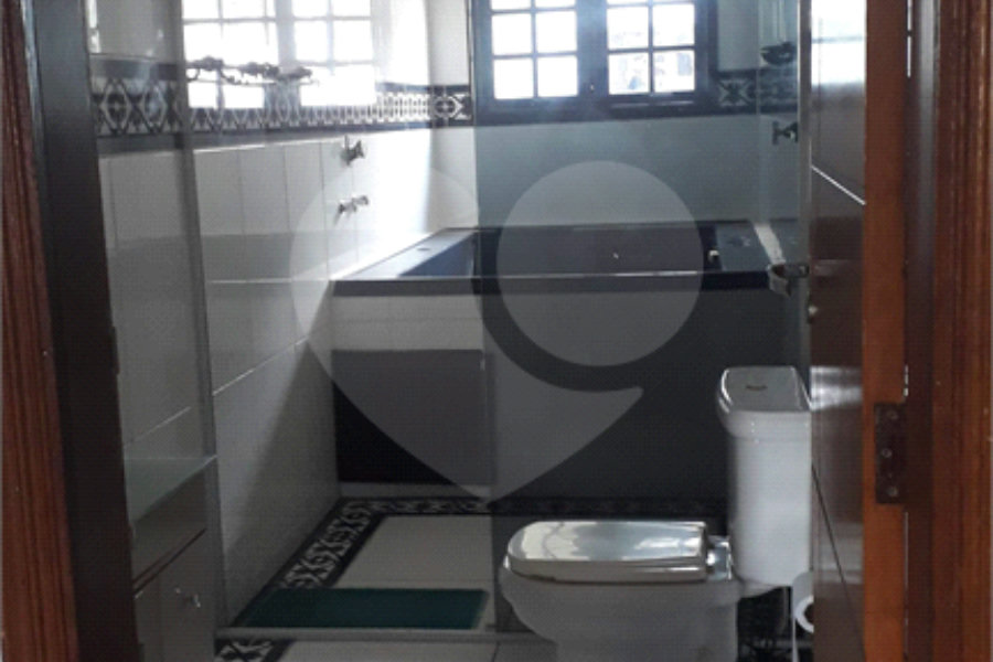 Sobrado à venda com 4 quartos, sendo 1 suíte, em Vila Nova Cachoeirinha, São Paulo, SP