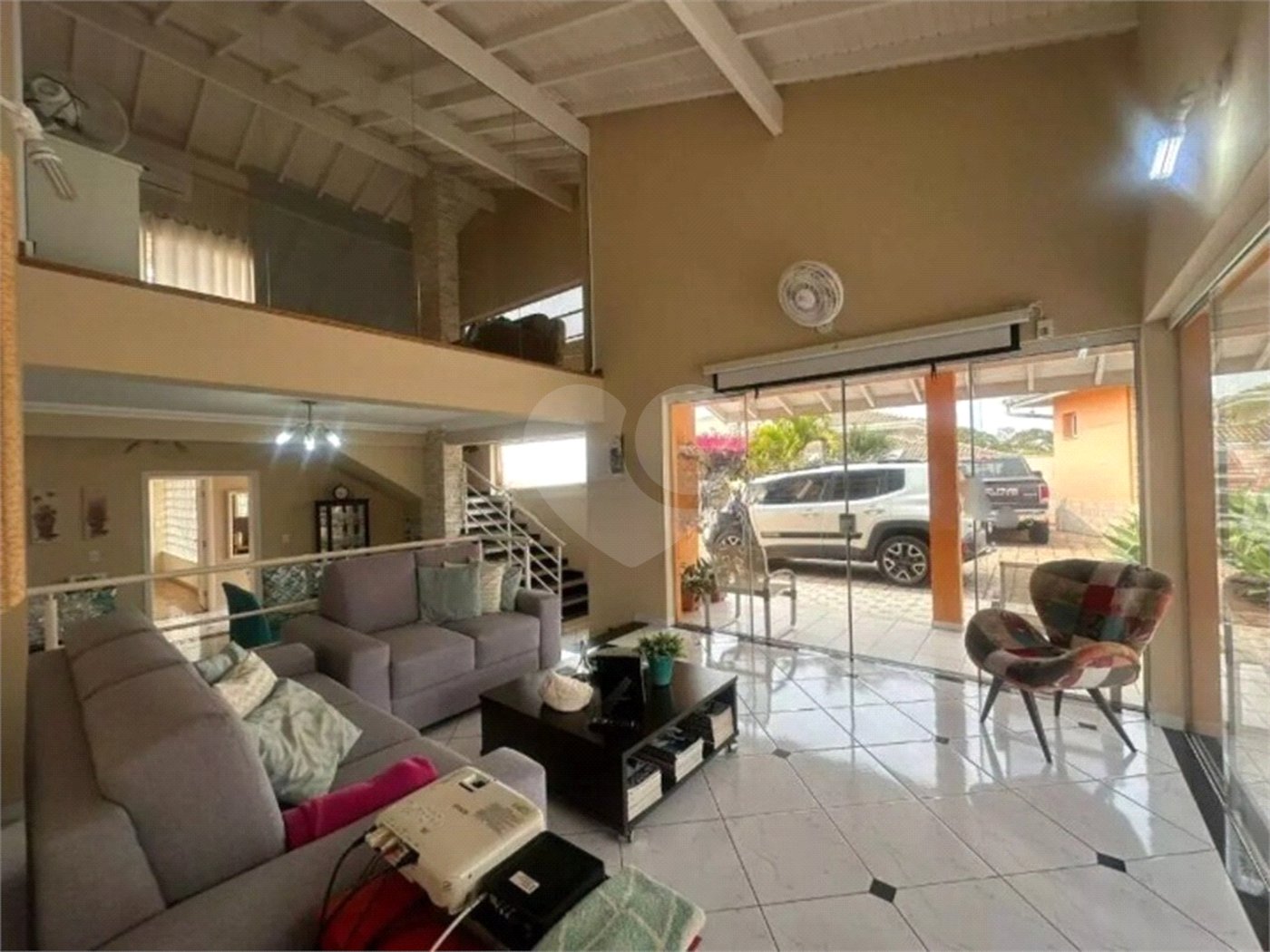 Casa à venda com 3 quartos, sendo 1 suíte, no condomínio Residencial Delle Stelle, Louveira - SP