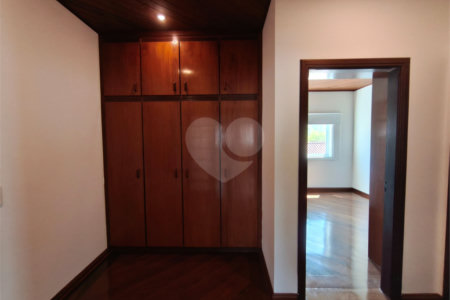 Casa à venda ou para alugar com 3 suítes no condomínio Estância Marambaia, Vinhedo - SP