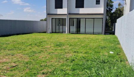 Sobrado à venda com 3 quartos, sendo 1 suíte,  em Parque Rizzo, Cotia, SP