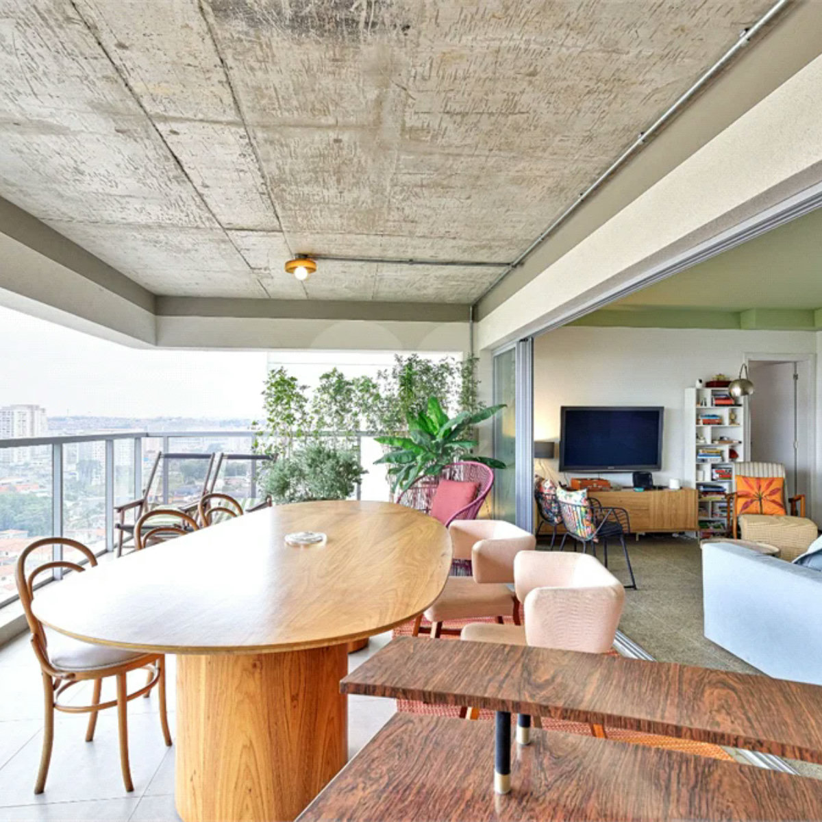 Apartamento com 155m² pronto para morar com 03 suítes e 02 vagas no Jardim Marajoara.