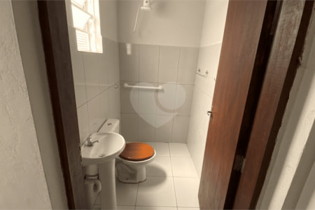 Sobrado à venda com 4 quartos, sendo 1 suíte, em Conjunto Habitacional Itapetininga F3, Itapetininga, SP