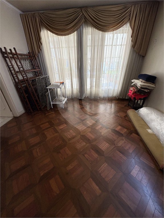 Sobrado à venda com 6 quartos, sendo 1 suíte, em Vila Nova Conceição, São Paulo, SP