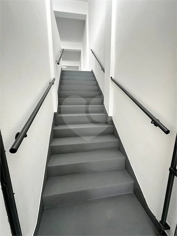 Galpão com 250m² , 4 vagas , para locação em Itaquera.