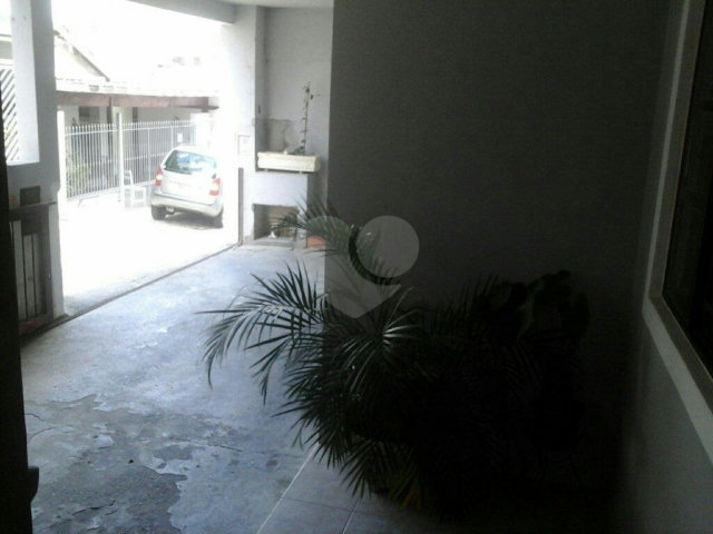 Casa de Vila à venda com 4 quartos, sendo 1 suíte,  em Vila Nivi, São Paulo, SP