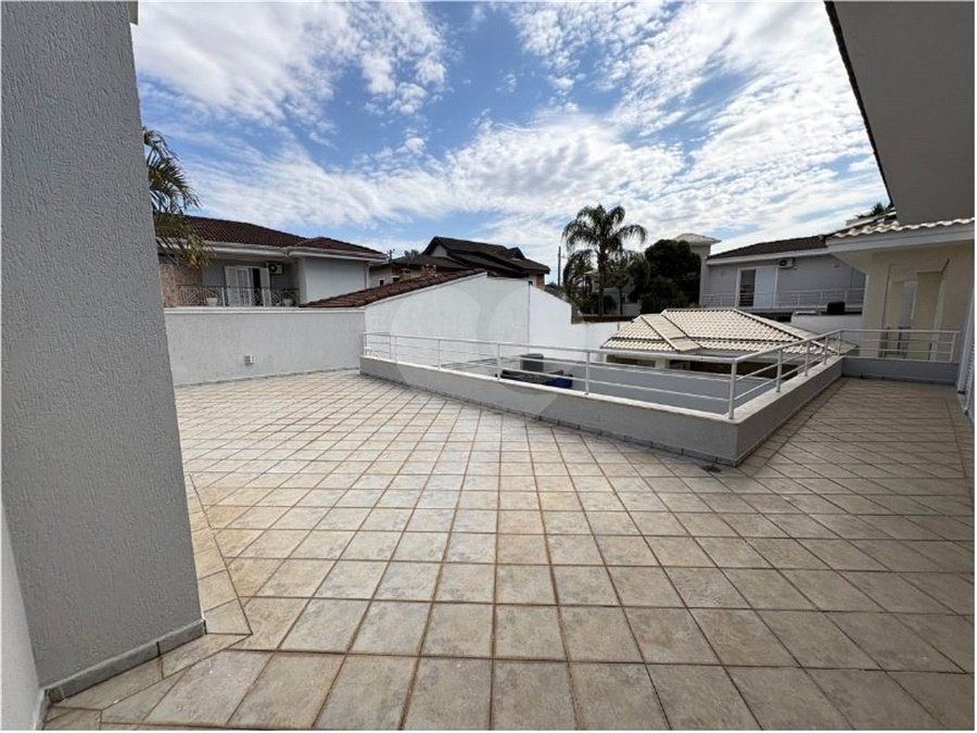 Casa à venda com 5 quartos, sendo 3 suítes, no condomínio Granja Olga III, Sorocaba - SP