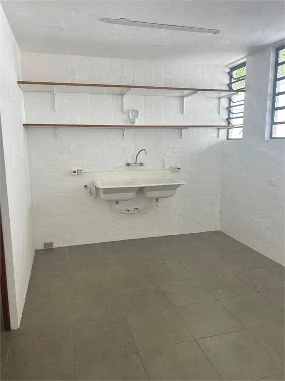 Sobrado para alugar com 5 quartos, sendo 4 suítes, em Jardim Everest, São Paulo, SP