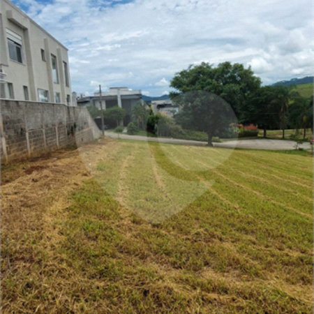 Terreno à venda no condomínio Figueira Garden, Atibaia - SP