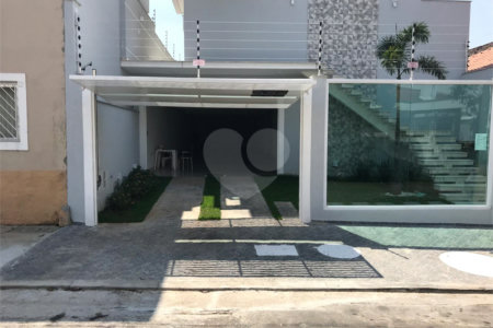Casa à venda com 3 quartos, sendo 1 suíte, no condomínio Parque Vitória, São Paulo - SP