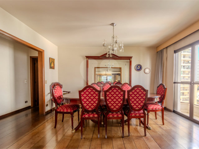 Apartamento à venda com 3 suítes em Moema, São Paulo, SP