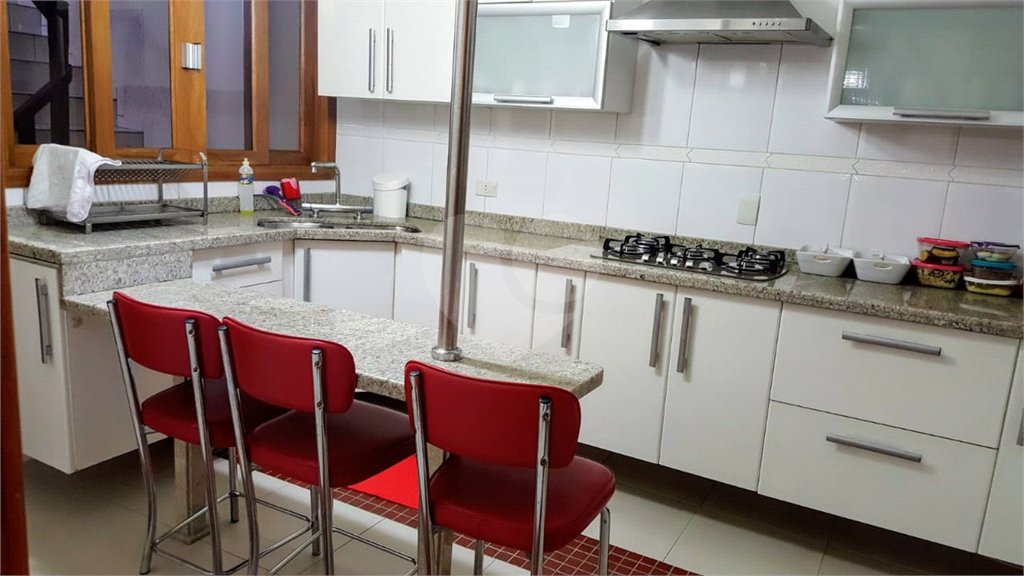 Sobrado à venda com 4 quartos, sendo 2 suítes,  em Parque Colonial, São Paulo, SP