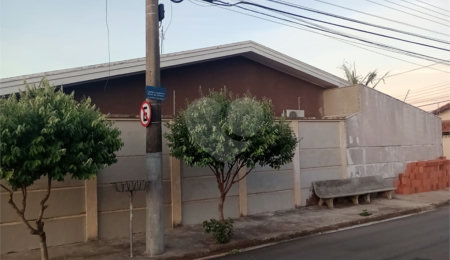 Casa à venda ou para alugar com 3 quartos, sendo 1 suíte, em Jardim Alvorada, Itapetininga, SP