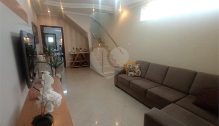 Sobrado à venda com 3 quartos, sendo 1 suíte,  em Vila Gustavo, São Paulo, SP