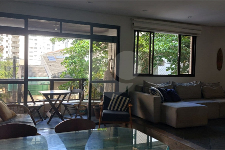 Apartamento à venda com 3 quartos, sendo 1 suíte, em Pitangueiras, Guarujá, SP