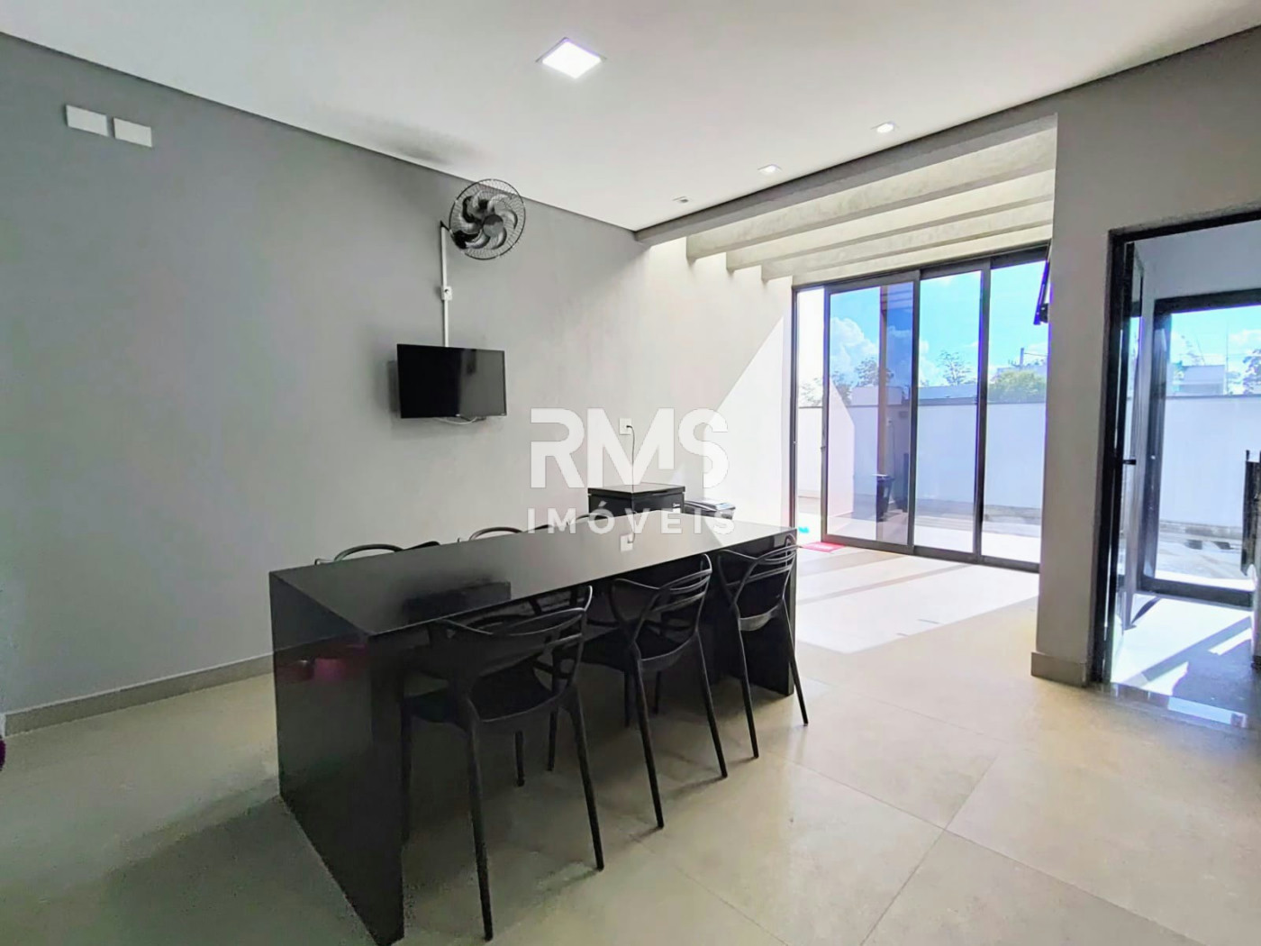 Casa à venda com 3 quartos, sendo 1 suíte, no condomínio Residencial Mont Blanc, Itu - SP