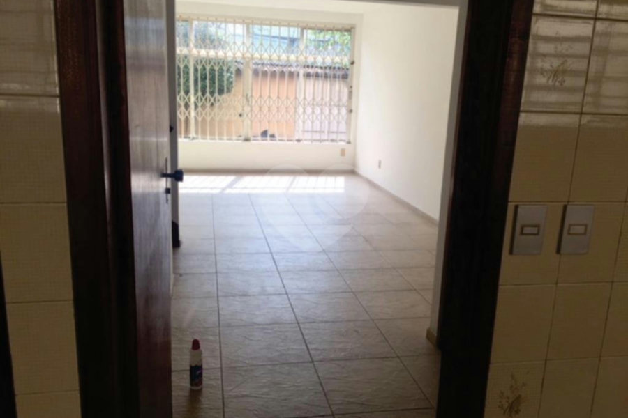 Sobrado à venda com 4 quartos, sendo 1 suíte, em Parque Edu Chaves, São Paulo, SP