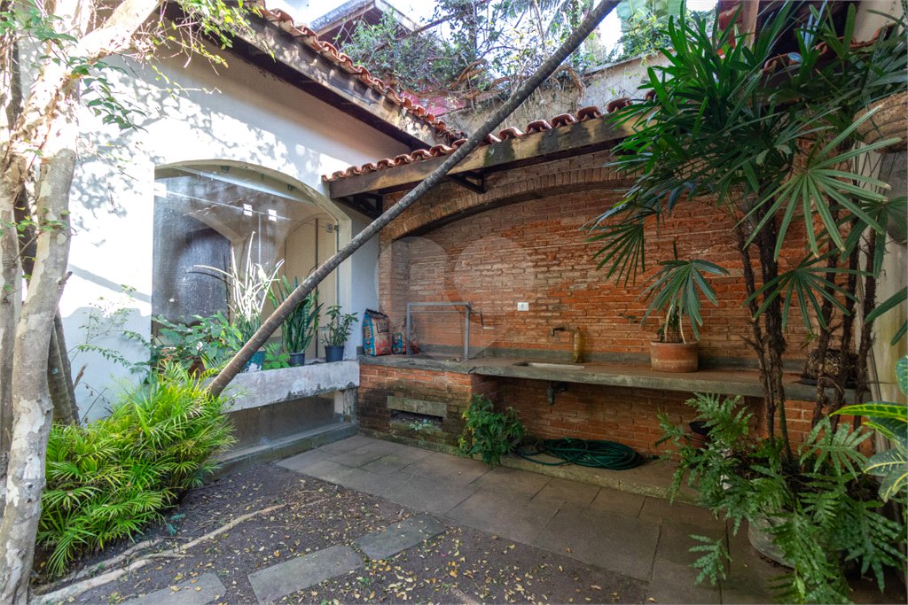 Casa à venda com 4 quartos, sendo 1 suíte, em Campo Belo, São Paulo, SP