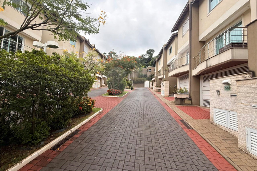 Casa à venda com 4 quartos, sendo 2 suítes, no condomínio Florada da Serra, São Paulo - SP