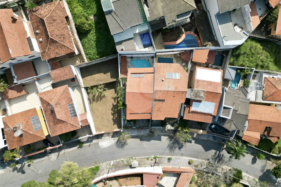 Sobrado à venda com 4 quartos, sendo 1 suíte, em Tremembé, São Paulo, SP