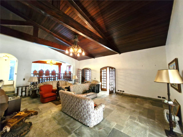 Casa Térrea à venda com 5 quartos, sendo 3 suítes,  em Granja Julieta, São Paulo, SP