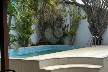 Casa à venda com 4 quartos, sendo 2 suítes, em Peró, Cabo Frio, RJ