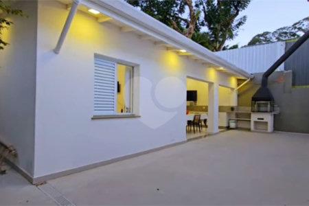 Casa à venda com 4 quartos, sendo 1 suíte, em Jardim Europa, São Paulo, SP