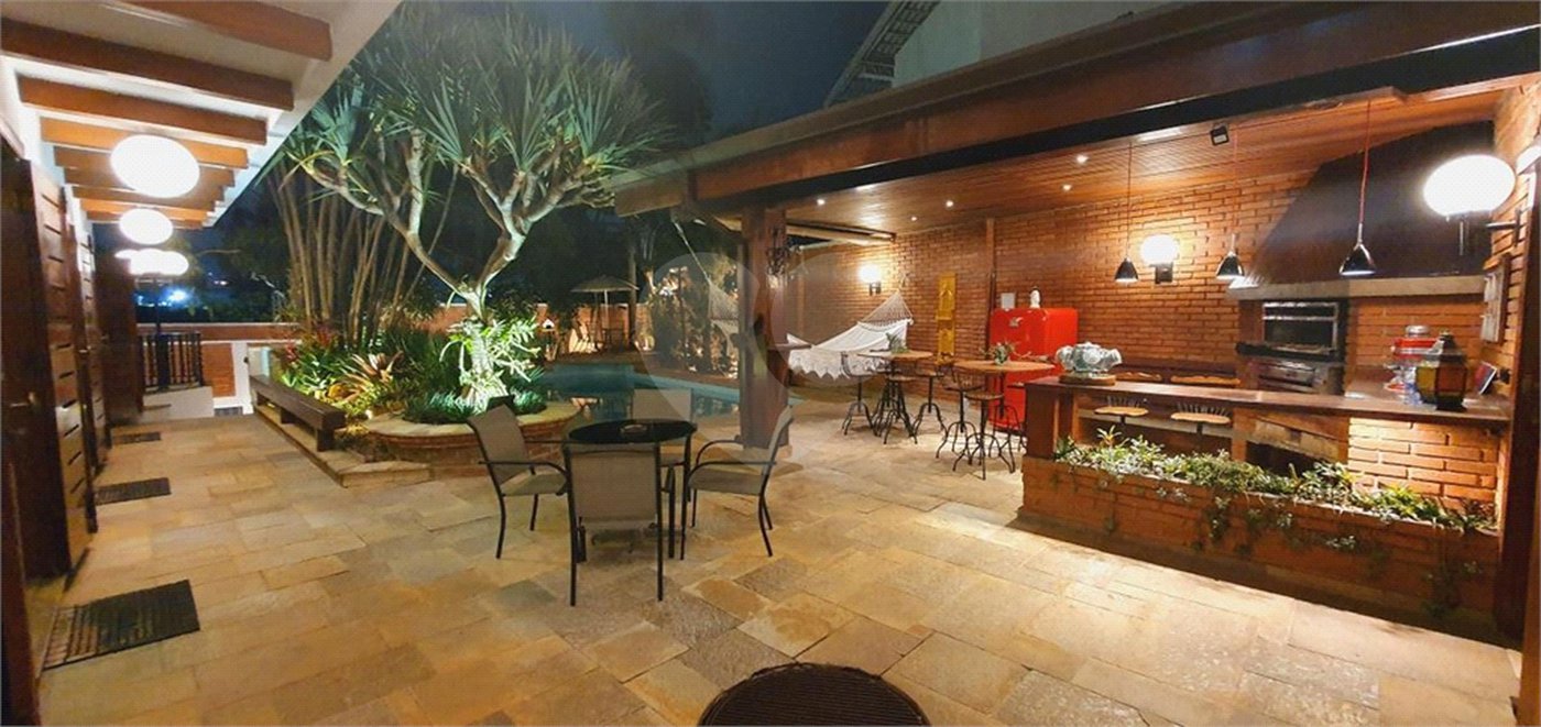 Casa à venda com 5 suítes em Jardim Leonor, São Paulo, SP