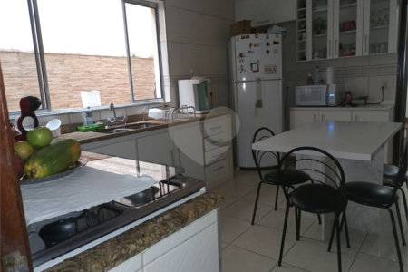 Casa à venda com 3 quartos, sendo 1 suíte, em Jardim Monte Azul, São Paulo, SP