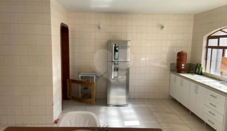 Casa à venda com 5 quartos, sendo 4 suítes,  no condomínio Vilarejo Estoril, Mairiporã - SP