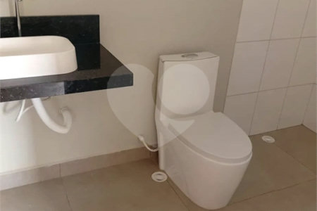 Sobrado à venda com 3 quartos, sendo 2 suítes,  em Vila Homero Thon, Santo André, SP
