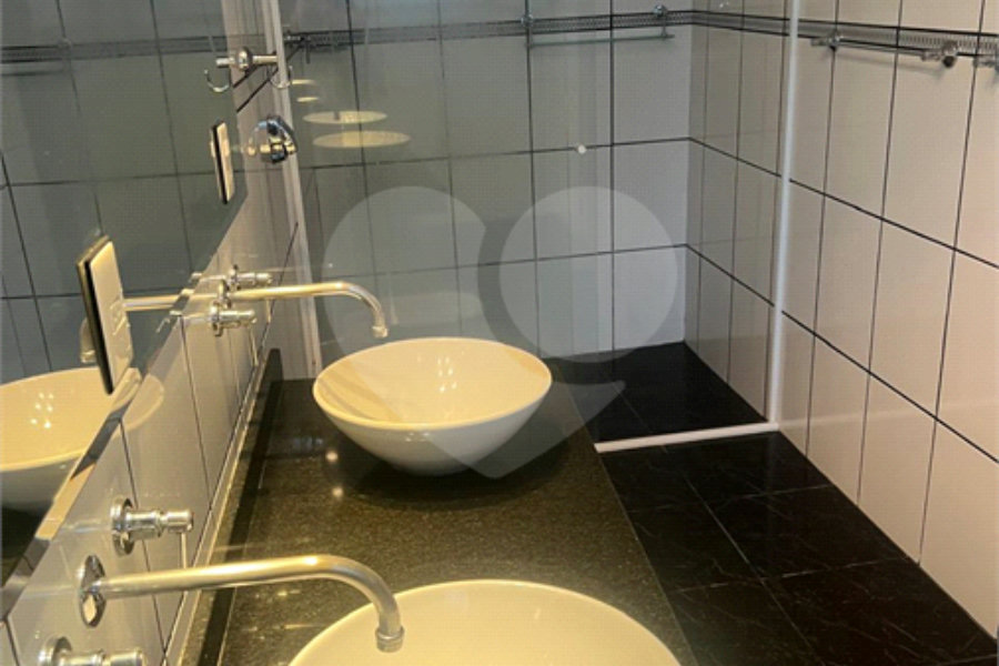 Sobrado à venda com 4 quartos, sendo 3 suítes, em Santana, São Paulo, SP