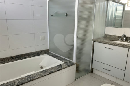 Casa Térrea à venda com 4 quartos, sendo 2 suítes, em Jardim Santa Rosália, Sorocaba, SP