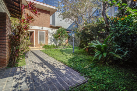 Sobrado à venda com 3 quartos, sendo 1 suíte, em Brooklin, São Paulo, SP