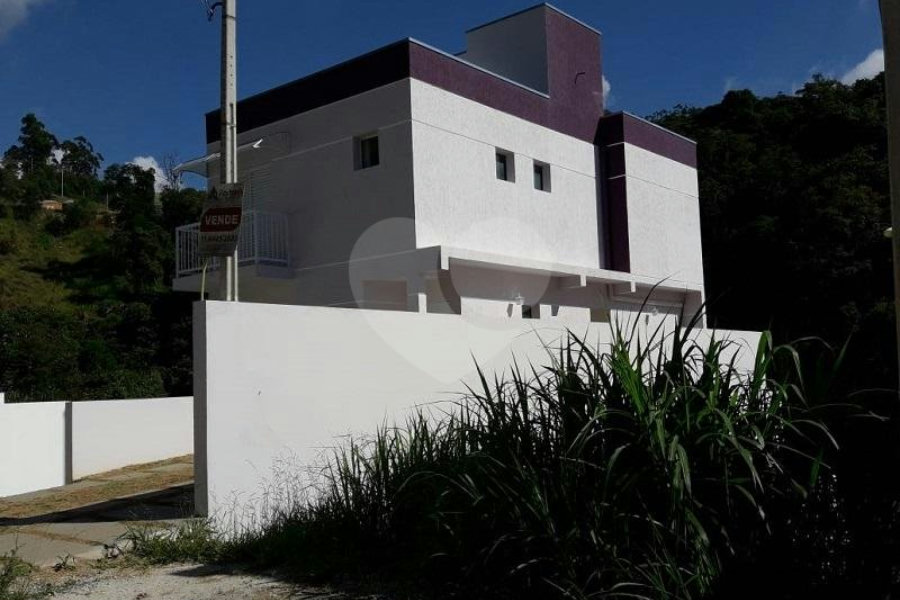 Sobrado à venda com 3 quartos, sendo 1 suíte, em Villa Verde, Franco da Rocha, SP