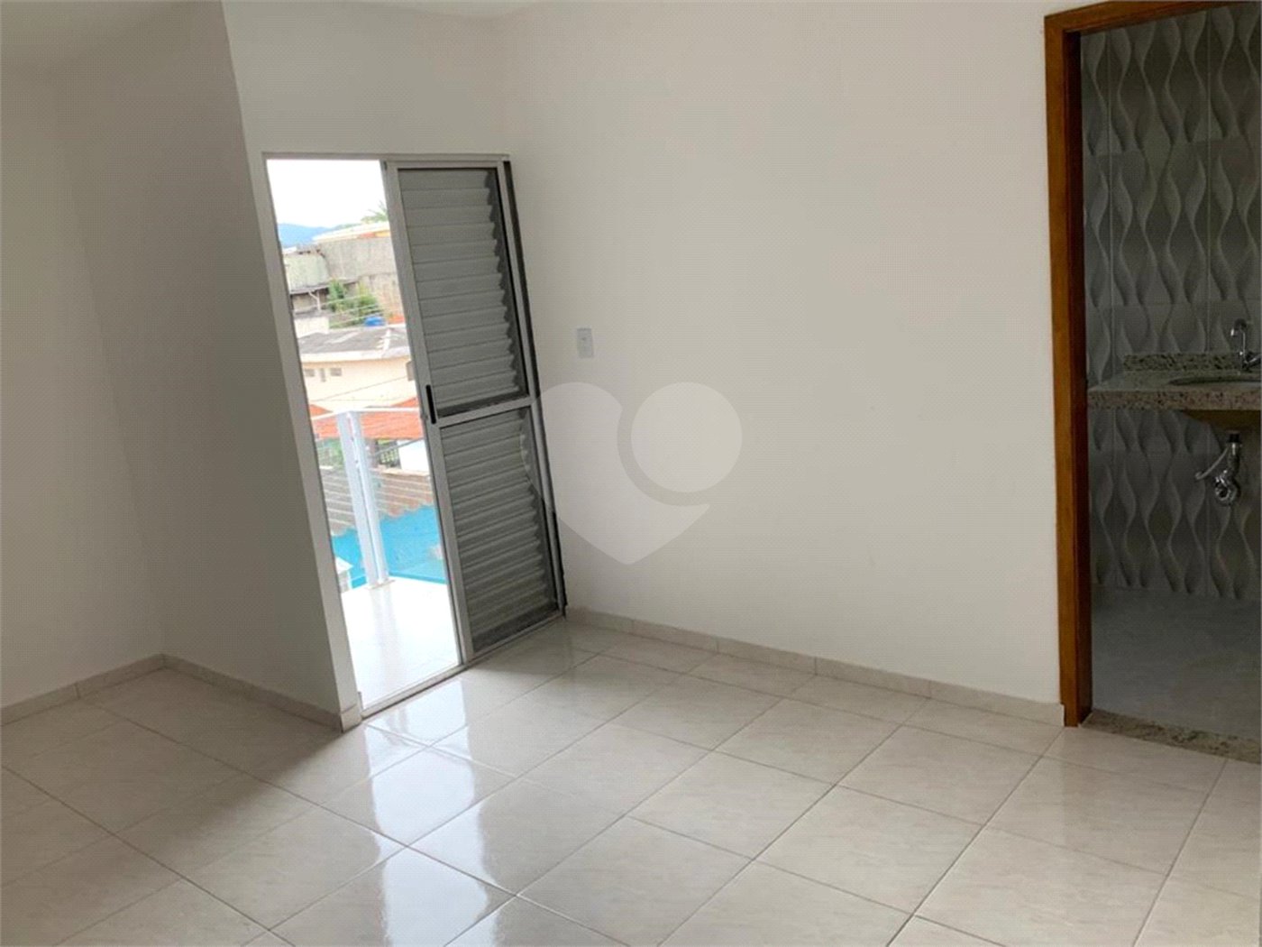 Sobrado à venda com 3 quartos, sendo 1 suíte, em Tremembé, São Paulo, SP