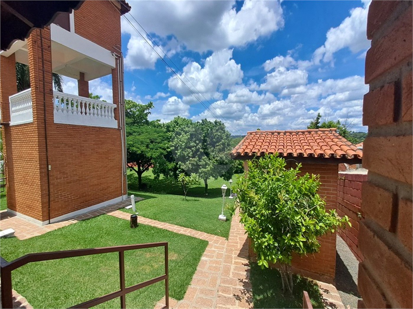 Casa à venda com 3 quartos, sendo 1 suíte, no condomínio Residencial Vale das Laranjeiras, Indaiatuba - SP