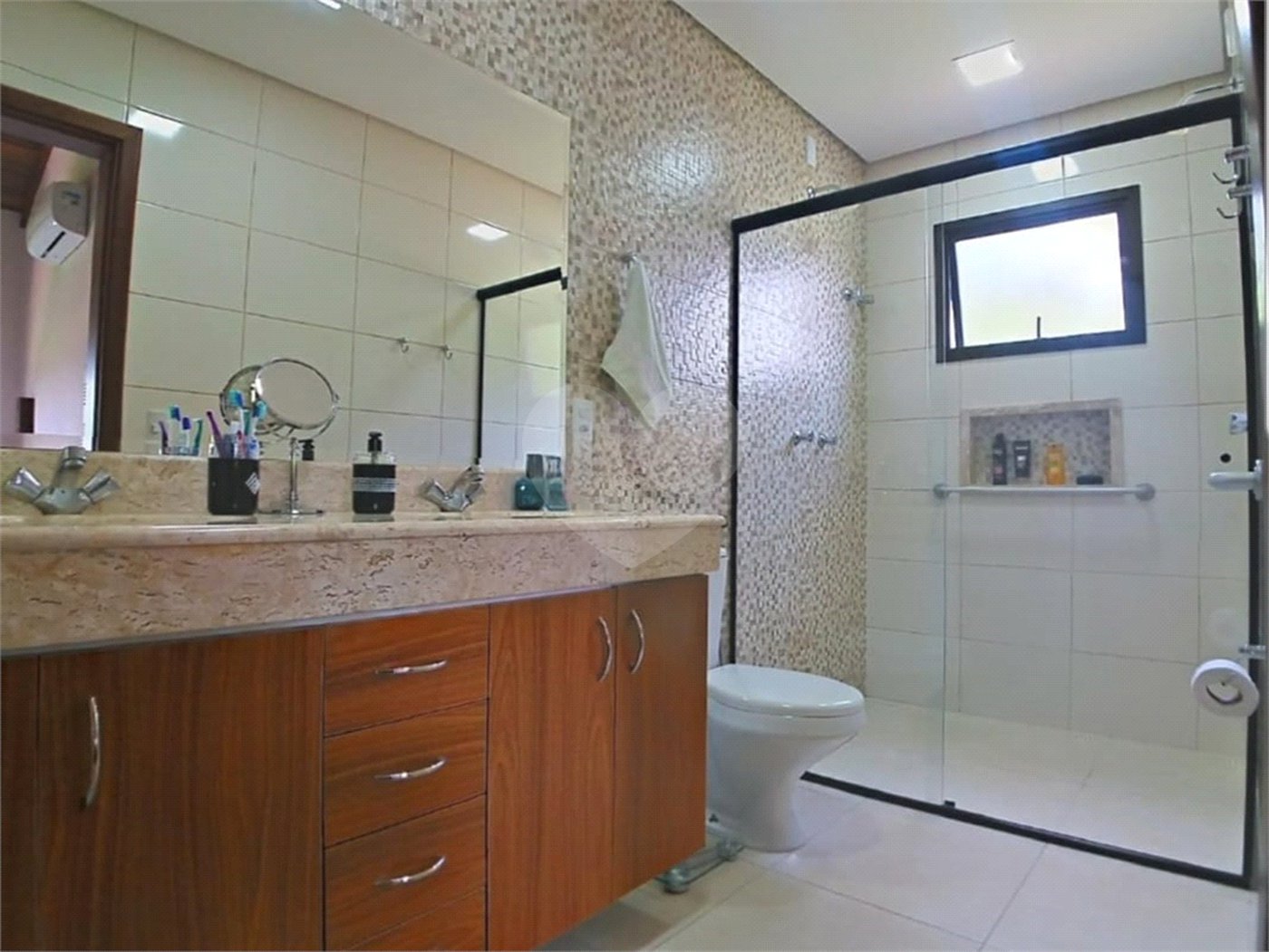 Casa à venda com 3 quartos, sendo 1 suíte, no condomínio Estância Marambaia, Vinhedo - SP