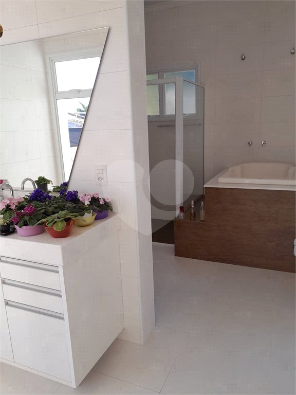 Casa à venda com 5 suítes no condomínio Ipe Velho, Vinhedo - SP