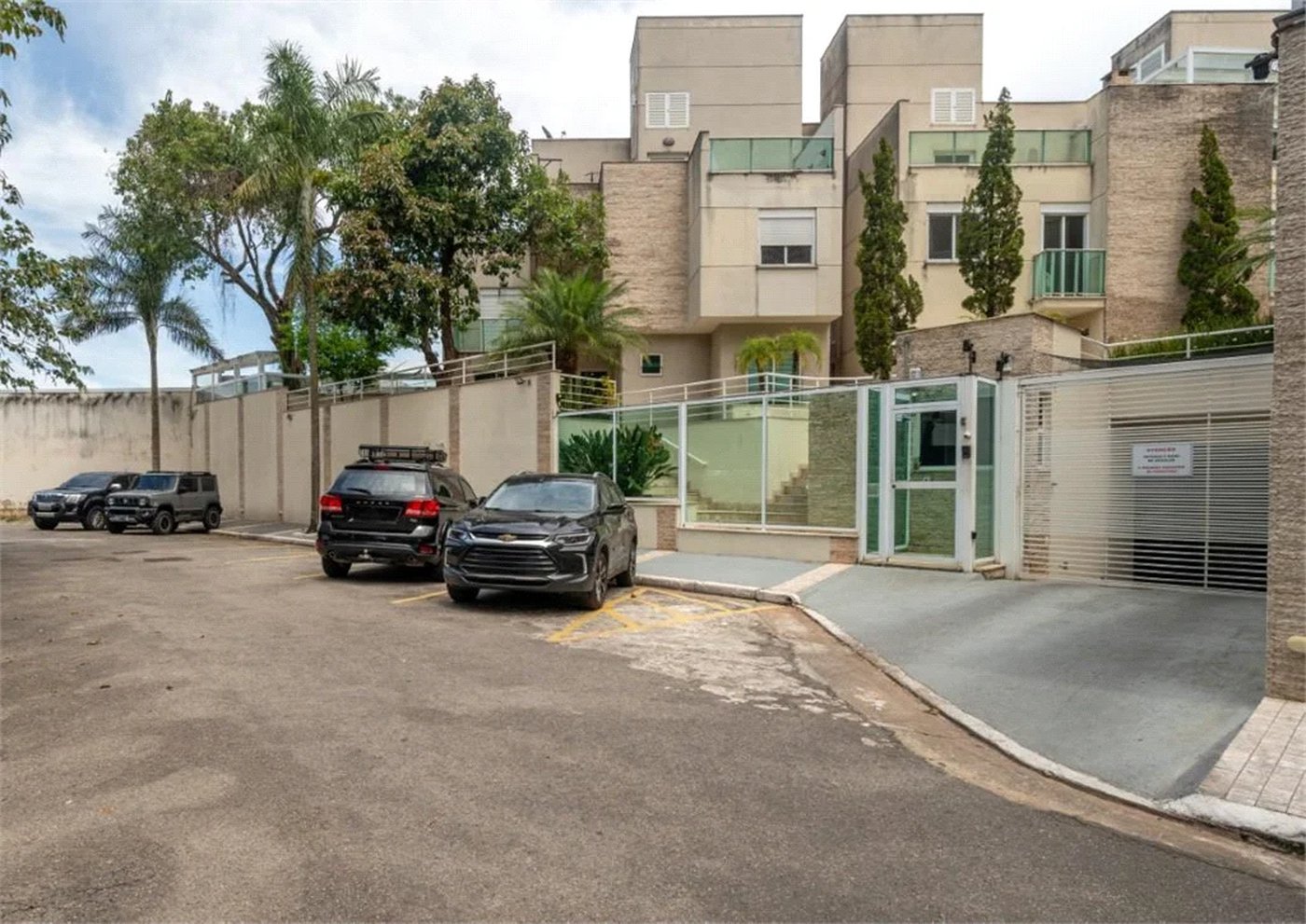 Casa à venda com 4 quartos, sendo 2 suítes, no condomínio Melbourne Residence, São Paulo - SP