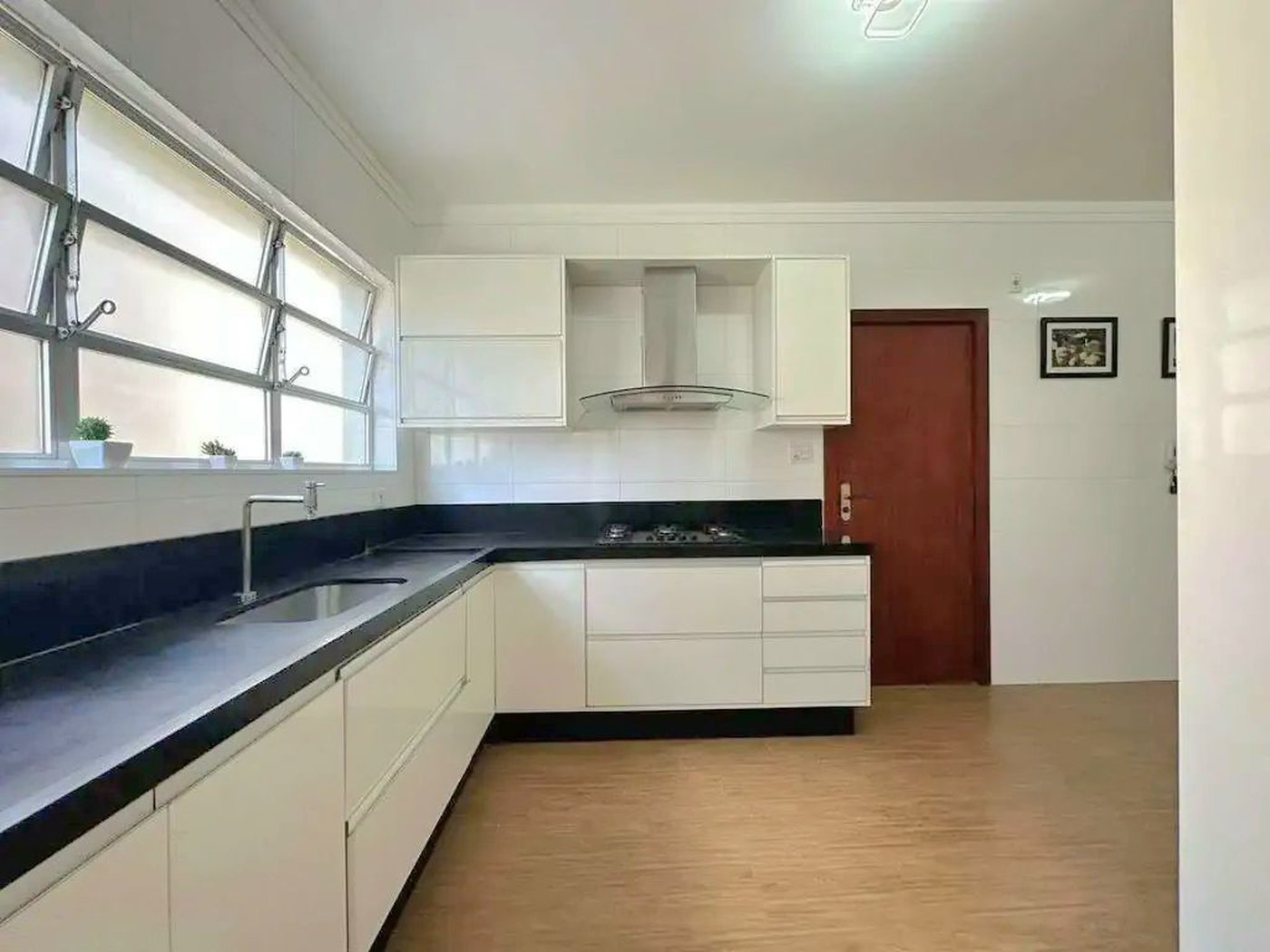 Apartamento perto da praia com 4 dormitórios à venda, 184 m² por R$ 980.000 - Gonzaga - Santos/SP